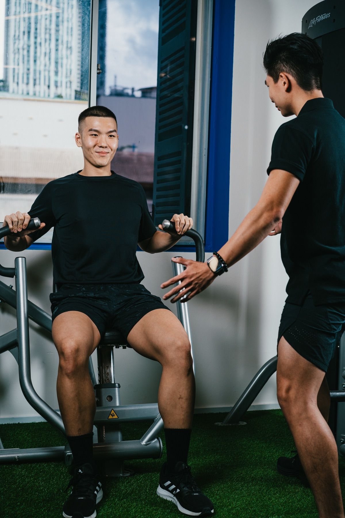 An independent coach training a client on the Horizon floor